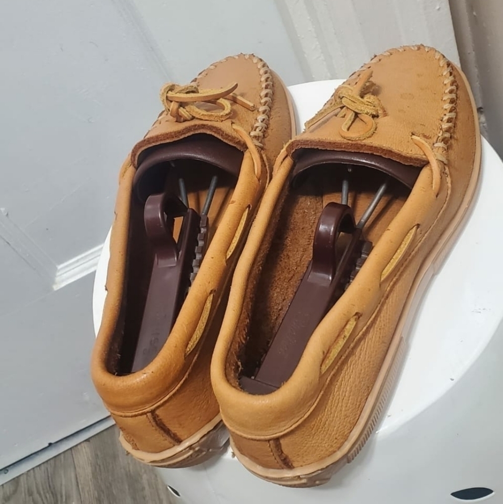 Minnetonka Classic Moccasins Women Leather Rawhide Slip On Loafers Size 7 & 8🌴✌ - Picture 9 of 14